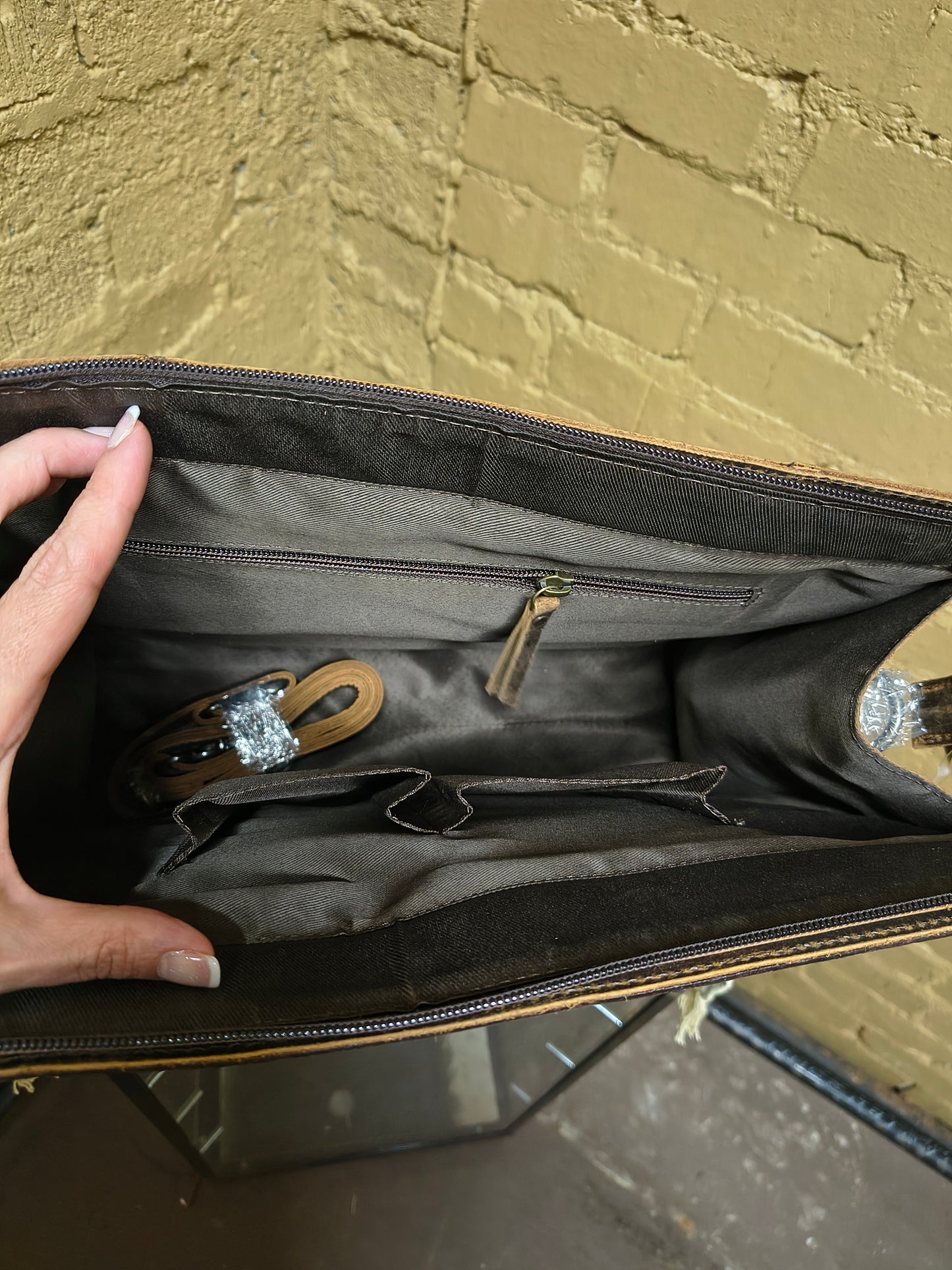 Brown Tooled Leather Large Tote Handbag w Strap