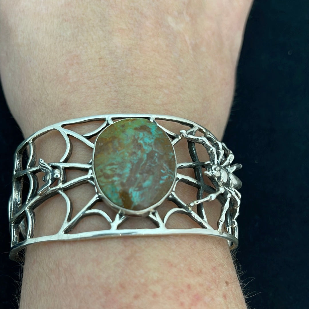 6 1/2”- 7 1/2" Royston Turquoise Spider in Web with Fly Cuff