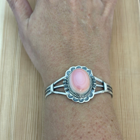 Round Cotton Candy (Pink Conch Shell)  Bracelet